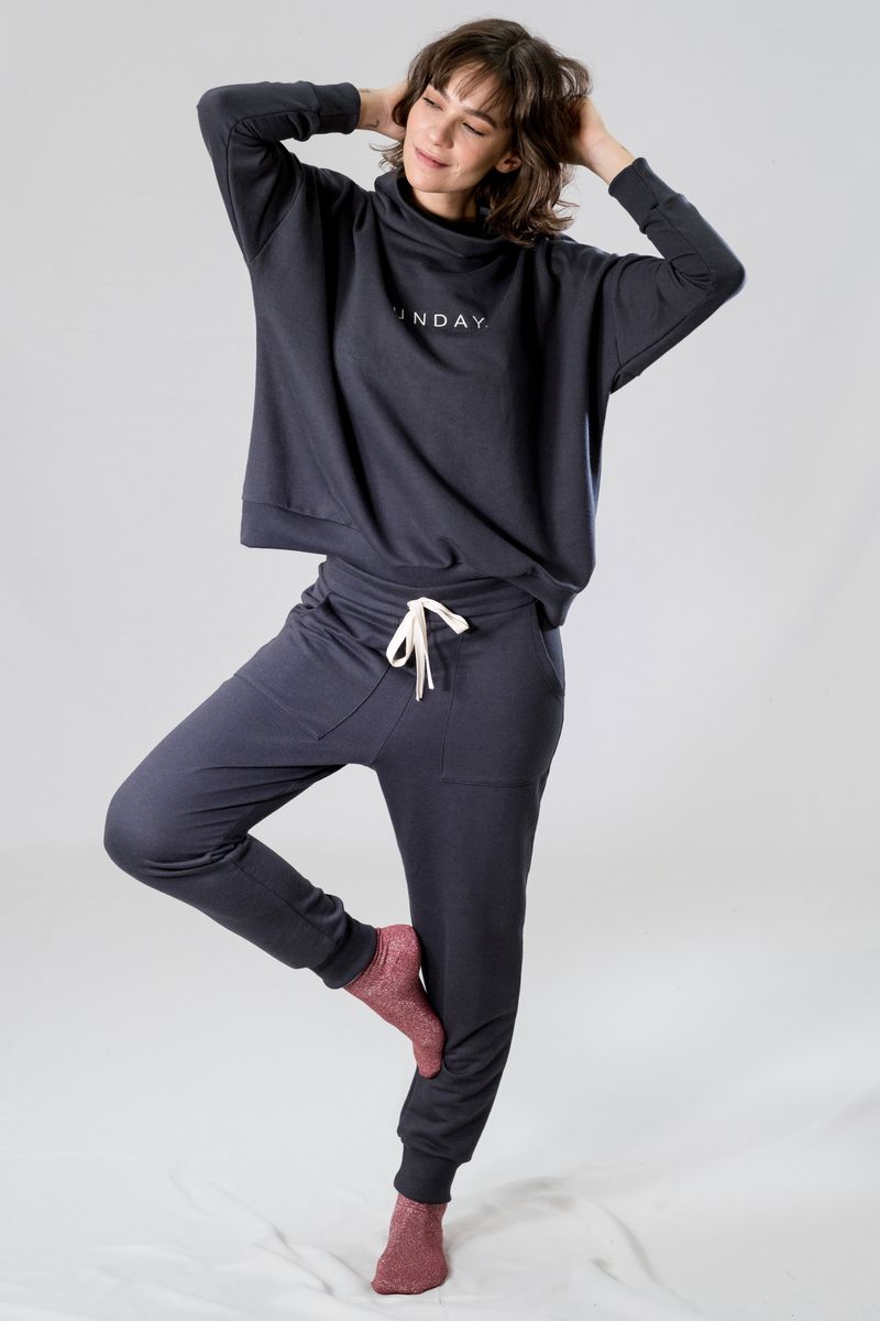 cinza_sunday_pose_fr