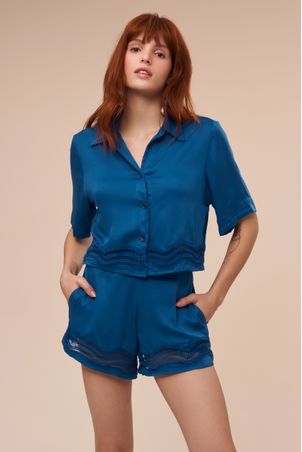 conjunto camiseta e shorts com guipure ola azul capri