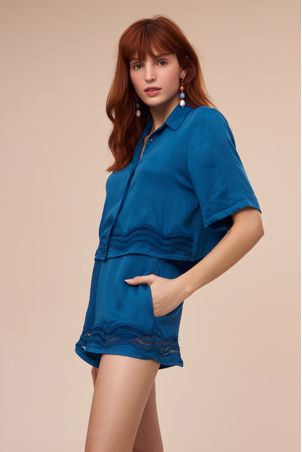 conjunto camiseta e shorts com guipure ola azul capri