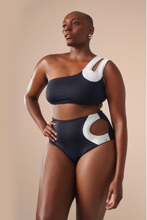 Biquíni Conjunto Top um ombro só e Hot Pant Contour Preto