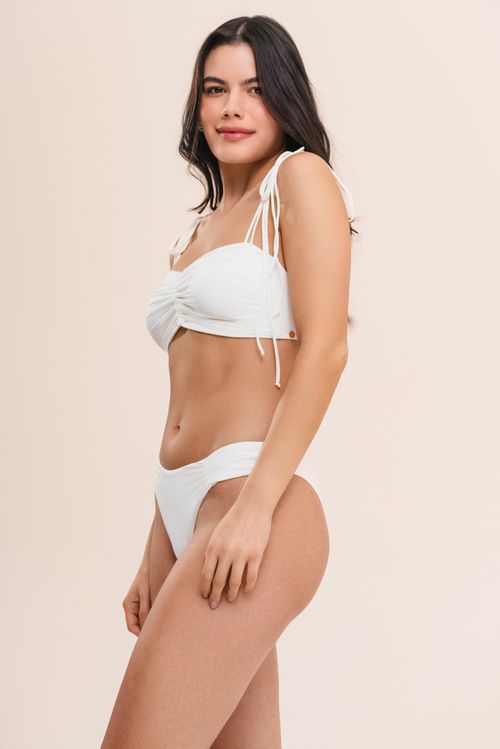 conjunto top bandeau com lacinhos e calcinha midi com franzidos bio artemis off white