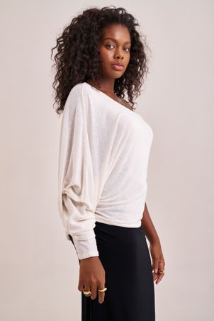 Blusa um ombro só naturalinho