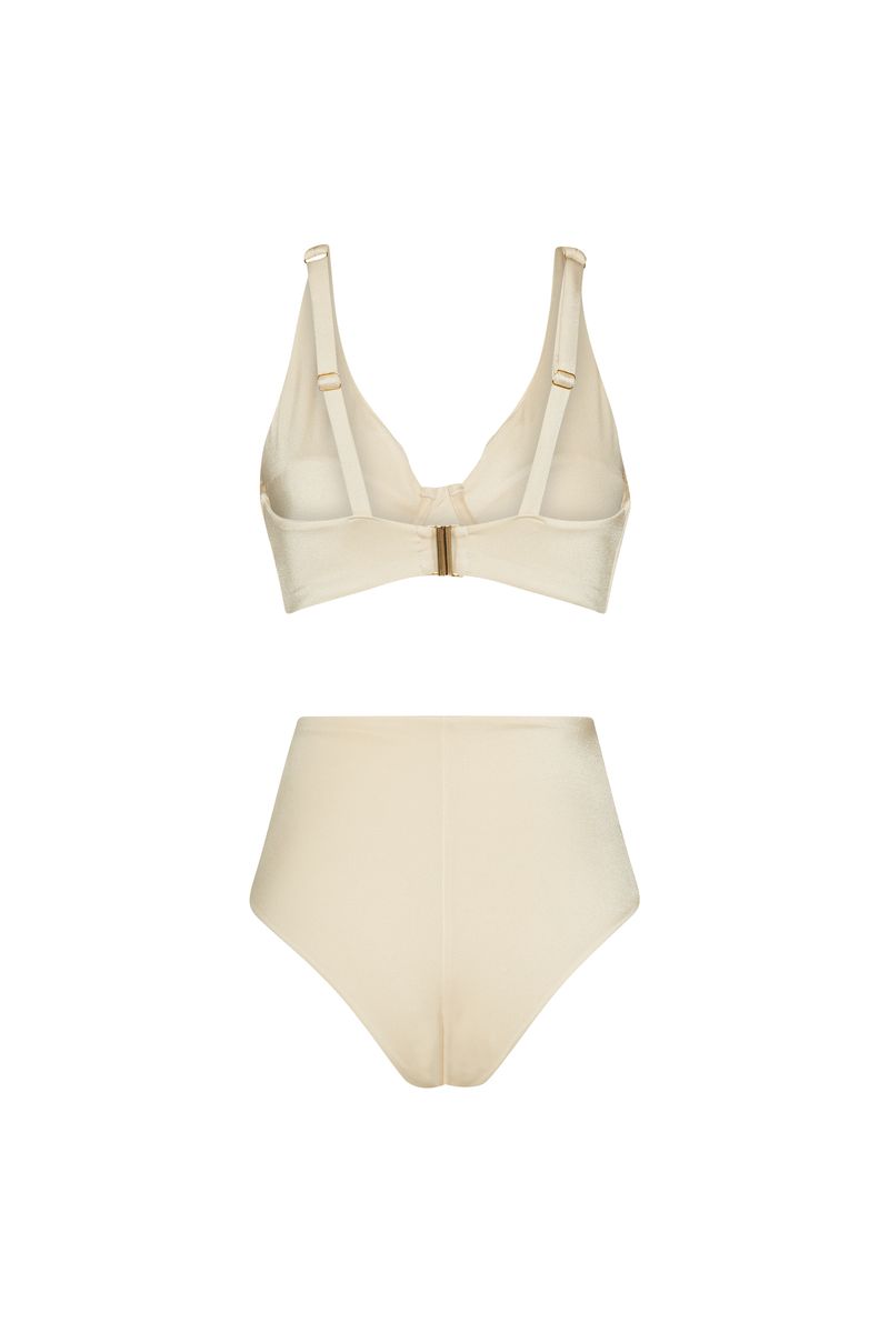 Lungomare-off-white-top-com-aro-e-hotpant_-1