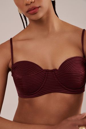 Biquíni Top em matelassê orla cabernet