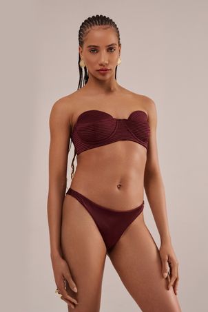 Biquíni Top em matelassê orla cabernet