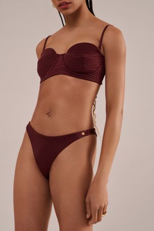 Biquíni Conjunto top em matelassê e calcinha mia orla cabernet