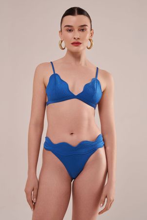 Calcinha Biquíni midi em matelassê orla azul