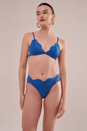 Calcinha Biquíni midi em matelassê orla azul