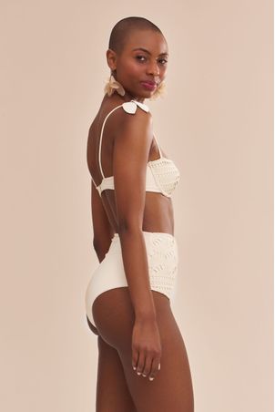 Conjunto Biquíni Top com aro e Calcinha Hot Pant Magnólia Areia