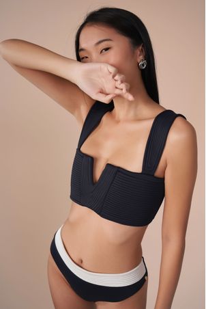 Conjunto Biquíni Top Reto V e Tanga Midi Contour Preto