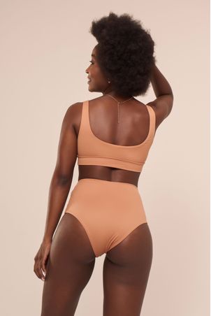 Calcinha Biquíni Hot Pant Maxi Cintia Corpo Caramelo